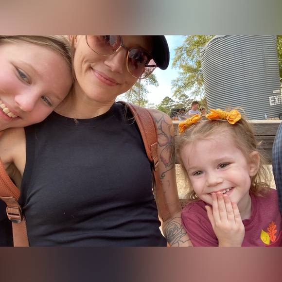 Meet your Posher, ℰℓainℯ - Picture 3 of 3